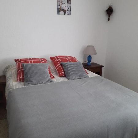Le Rebattu 3 Apartment Raphèle Екстериор снимка