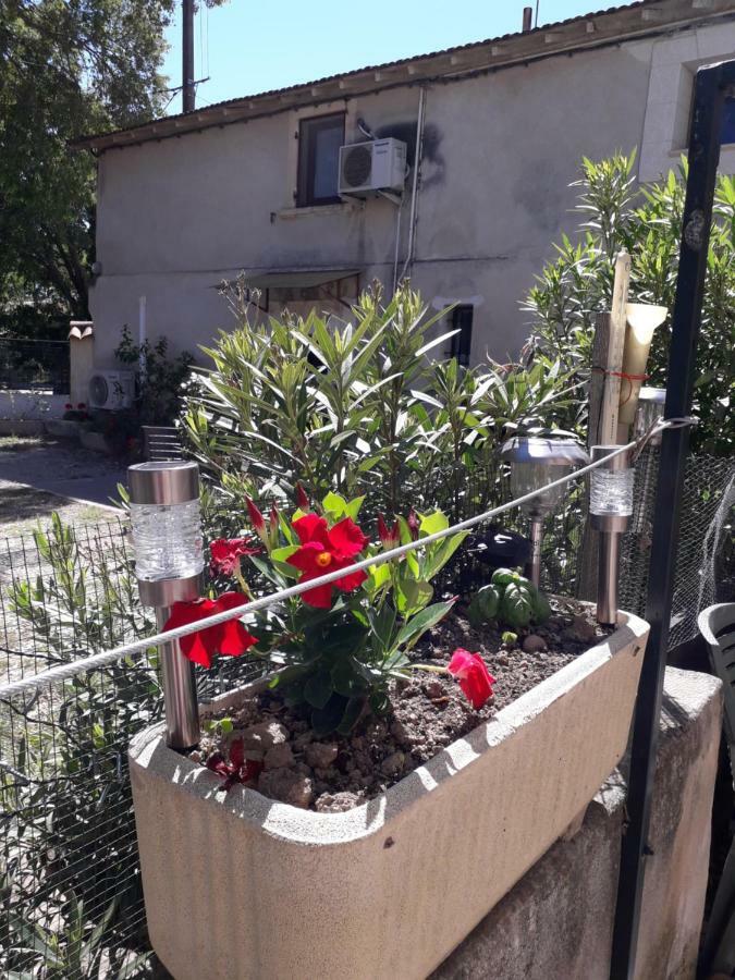 Le Rebattu 3 Apartment Raphèle Екстериор снимка